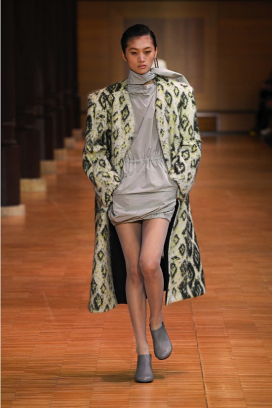 Véronique Leroy jacquard outerwear on the Paris runway