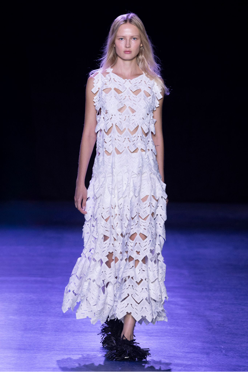 Vivienne Tam white woven look on the runway